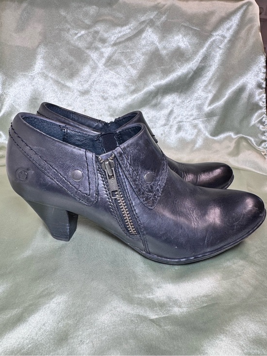 Born Shoes - Born Leather Black Ankle Booties with Side Zip Women’s size 7.5